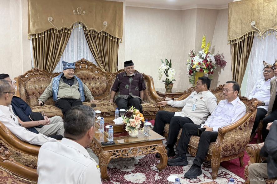 Misi Kemanusiaan, Wamenko Otto Hasibuan Tinjau Pemulihan Bencana Di Sumbar